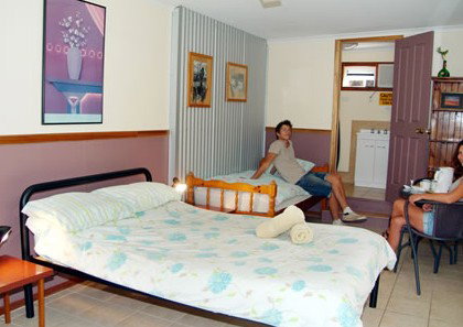 Woolshed Backpackers - Accommodation Burleigh 3