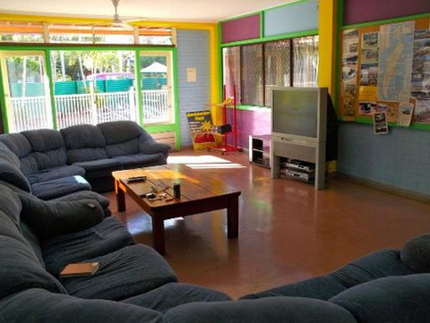 Fraser Roving Backpacker Resort - Accommodation Burleigh 1