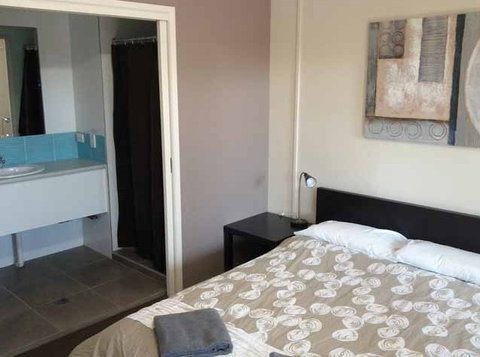 Flashpackers Hervey Bay - Accommodation Burleigh 3