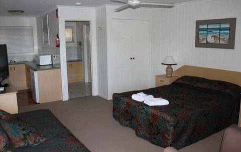 Sanctuary Lakes Fauna Retreat - Accommodation Burleigh 5