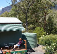 Cave Rock Cottages - Accommodation Burleigh