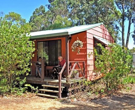 Uhuru Chalets - Accommodation Burleigh 4