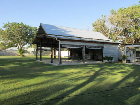 Barcaldine Tourist Park - Accommodation Burleigh 2