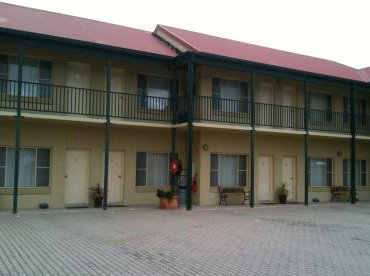 Golden Guitar Motor Inn - Accommodation Burleigh 1