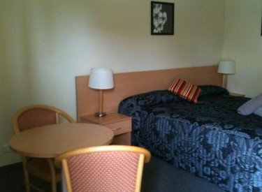 Golden Guitar Motor Inn - Accommodation Burleigh 2