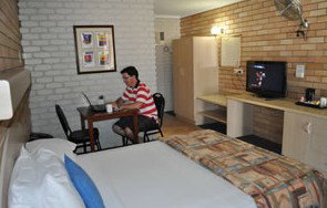Castle Motor Lodge - Accommodation Burleigh 1