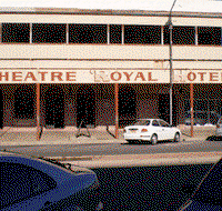Theatre Royal Hotel - Accommodation Burleigh