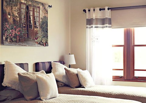 Redwing Farm - The Barn - Accommodation Burleigh 2