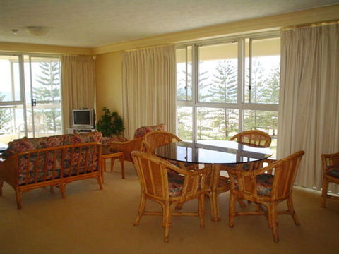 Cashelmara Beachfront Apartments - Accommodation Burleigh 2