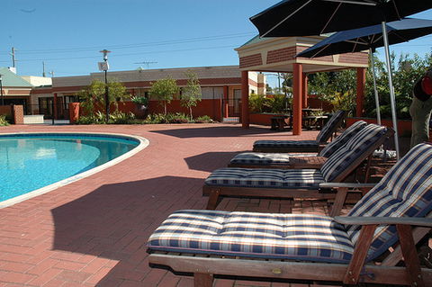 Country Comfort Inter City Perth Hotel & Apartments - Accommodation Burleigh 1