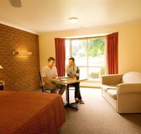 AAt 28 GOLDSMITHGolden Chain Motel
