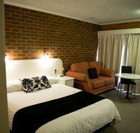 Cousins Motor Inn - Accommodation Burleigh