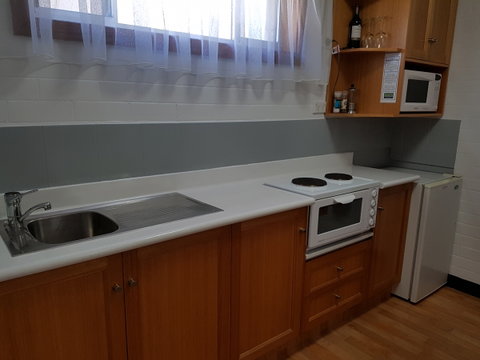 Cousins Motor Inn - Accommodation Burleigh 10