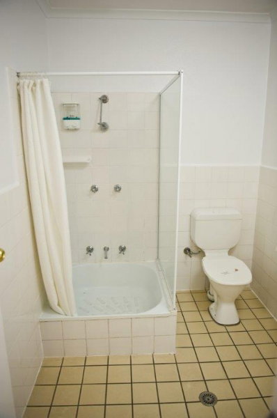 Cousins Motor Inn - Accommodation Burleigh 11