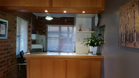 Cousins Motor Inn - Accommodation Burleigh 1