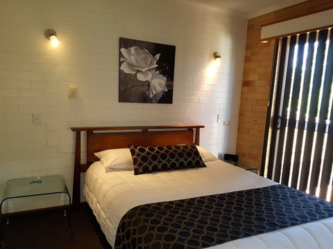Cousins Motor Inn - Accommodation Burleigh 19