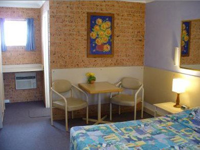 Huskisson Beach Motel - Accommodation Burleigh 2