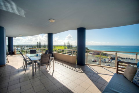 Beaches International - Accommodation Burleigh 2