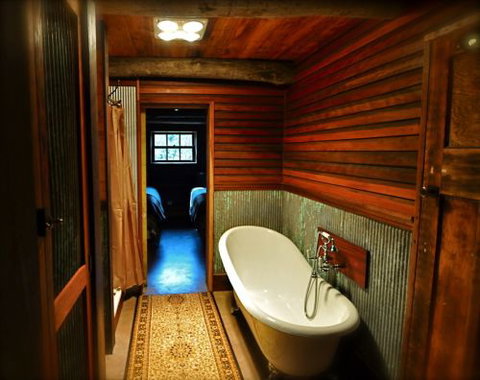 Moonbah Hut - Accommodation Burleigh 3