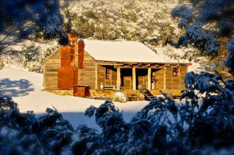 Moonbah Hut - Accommodation Burleigh 4
