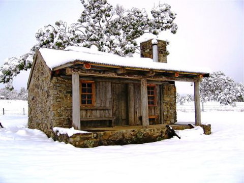 Moonbah Hut - Accommodation Burleigh 5