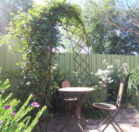 Robyn's Nest Country Cottages - Accommodation Burleigh
