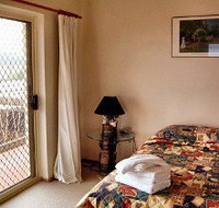 Esplanade Apartments - Accommodation Burleigh