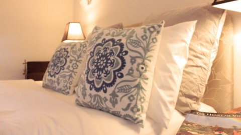 Springs Creek - Accommodation Burleigh 1