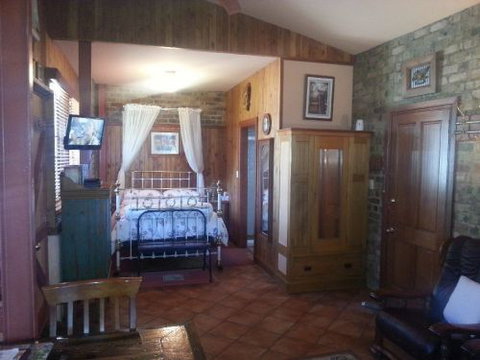 Eagle Foundry B & B - Accommodation Burleigh 4