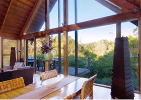 Dee Jays Studio - Accommodation Burleigh 1