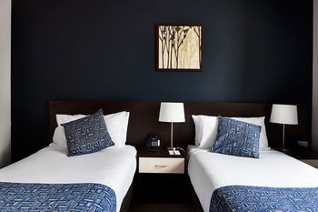 175 (formerly Wesley Lodge) - Accommodation Burleigh 10