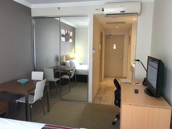 APX Darling Harbour - Accommodation Burleigh 2