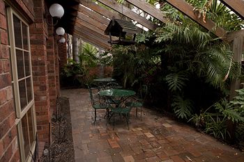 Bell Motel - Accommodation Burleigh 5