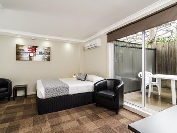 Parkville Place - Accommodation Burleigh 7