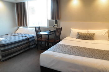 Parkville Place - Accommodation Burleigh 15