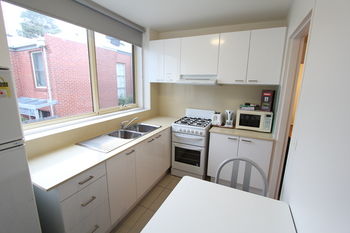 Drummond Apartments Services - Accommodation Burleigh 14
