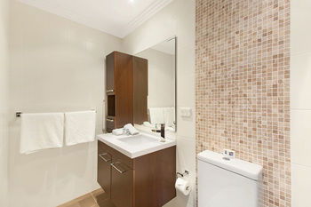 Checkers Resort & Conference Centre - Accommodation Burleigh 4
