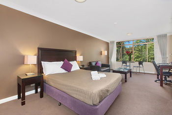 Checkers Resort & Conference Centre - Accommodation Burleigh 7