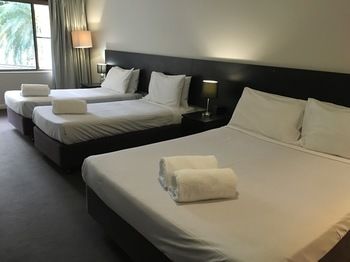 Checkers Resort & Conference Centre - Accommodation Burleigh 22