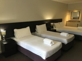 Checkers Resort & Conference Centre - Accommodation Burleigh 25