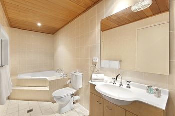 Checkers Resort & Conference Centre - Accommodation Burleigh 34