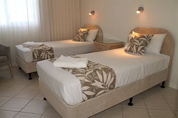 84 The Spit - Accommodation Burleigh 14