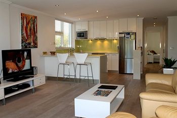 84 The Spit - Accommodation Burleigh 17