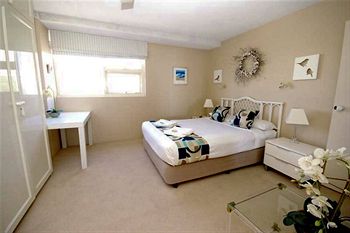 84 The Spit - Accommodation Burleigh 23