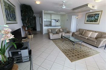 84 The Spit - Accommodation Burleigh 25