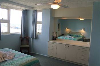 84 The Spit - Accommodation Burleigh 28