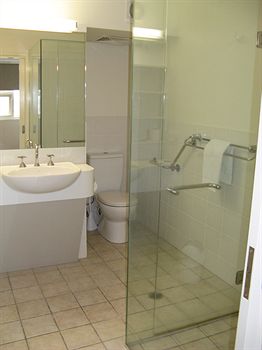 84 The Spit - Accommodation Burleigh 41