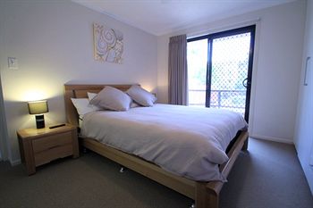 84 The Spit - Accommodation Burleigh 43