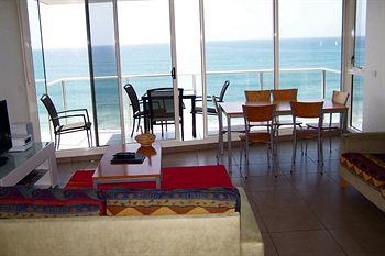 84 The Spit - Accommodation Burleigh 45