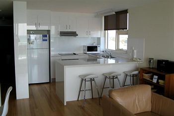 84 The Spit - Accommodation Burleigh 46